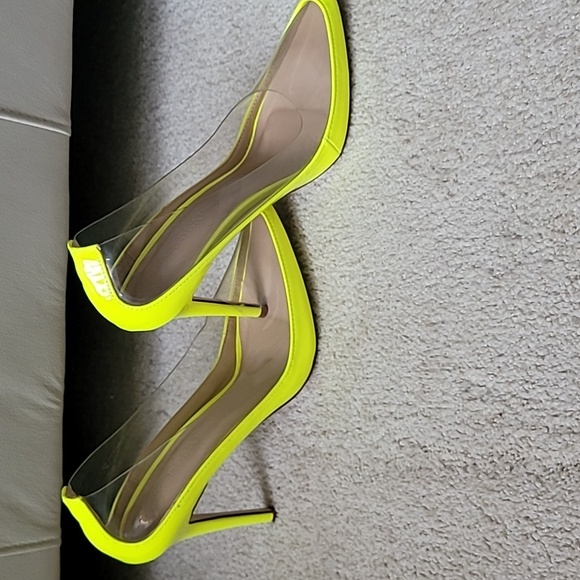 Shoes - Picture 1 of 4